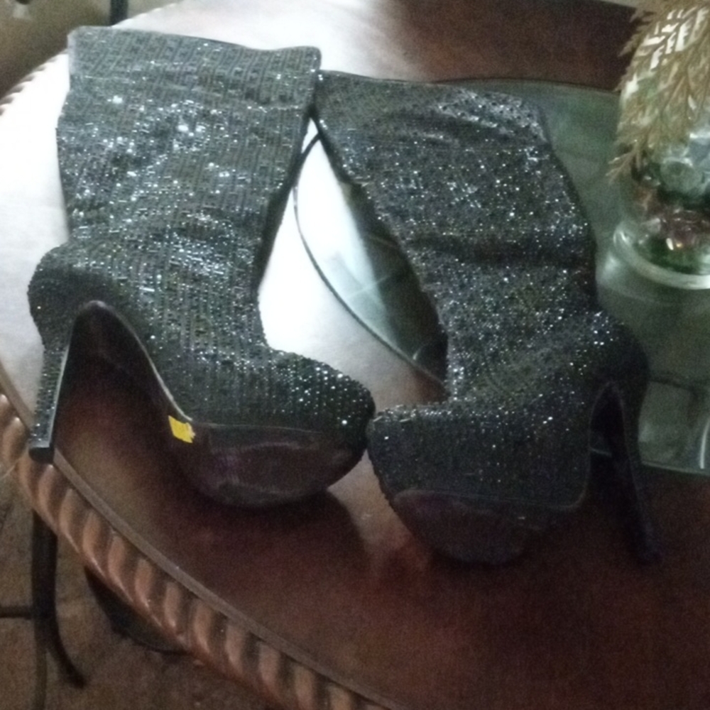 Glamorous Black Heeled Boots with Sparkly Finish